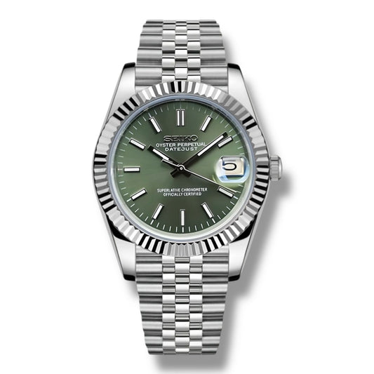 Montre Seiko Oyster Perpetual Datejust avec cadran vert menthe subtil et index appliqués en acier argenté. Lunette cannelée en acier inoxydable et bracelet à maillons Jubilee. Guichet de date avec loupe signature à 3 heures.
