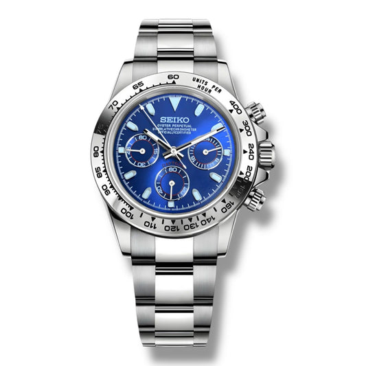 Chronographe Seiko Skona Ocean avec cadran bleu métallisé et compteurs intégrés. Boîtier en acier inoxydable poli, lunette gravée avec échelle tachymétrique, et bracelet en acier. Un modèle élégant et sportif pour les passionnés d'horlogerie.